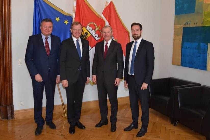 Verkehrslandesrat Günther Steinkellner, LH-Mann OÖ Thomas Stelzer, LH-Mann SBG Wilfried Haslauer, Verkehrslandesrat SBG Stefan Schnöll zum großen Öffi-Paket