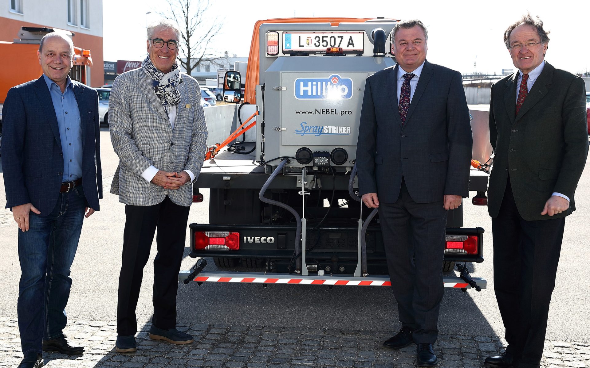 Spezialfahrzeug für schneefreie Donaubrücke